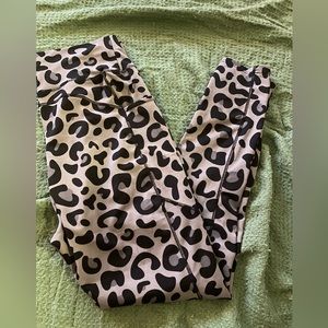 Pop fit, Woman’s Cheetah Print Leggings, full length leggings? Size XL, like new